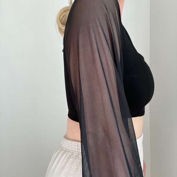 Boohoo Hook Closure Cropped Top NWT - Picture 3 of 4